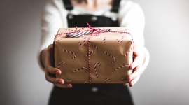 Sezon na świąteczne prezenty – co kupić i jak za to zapłacić?