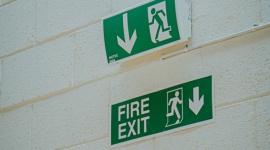 Ekspert radzi: jak często dokonywać przeglądu drzwi przeciwpożarowych?