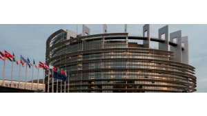 Komisja Europejska bawi się w złego glinę Biuro prasowe