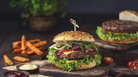 #GrillujzFasonem: Kulinarni influencerzy ponieśli w świat burgery Skłodowskich