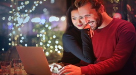 Uważaj na cyberzagrożenia podczas świątecznych zakupów online