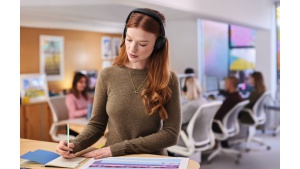 Badania Jabra ujawniają wpływ dźwięków na wydajność i ogólną atmosferę w biurze Biuro prasowe