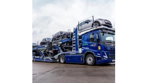 CEVA Logistics i BMW Group France testują elektryczny autotransporter