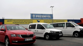 PCK w Rzeszowie otrzymał od VW FS auta, dzięki którym pomaga uchodźcom z Ukrainy