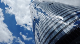 Wielkie zmiany w Sky Tower – rozpoczęła się przebudowa wrocławskiego wieżowca