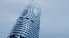 Sky Tower – firmy stawiają na lokalizację i rozpoznawalność. Nowi najemcy w komp