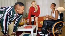 Zalando wprowadza kolekcje mody adaptacyjnej dla osób z niepełnosprawnościami